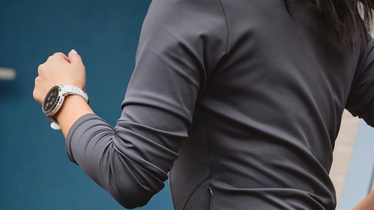 Amazfit Active 3 Premium a 139: smartwatch con vetro zaffiro, mappe offline e batteria da 12 giorni