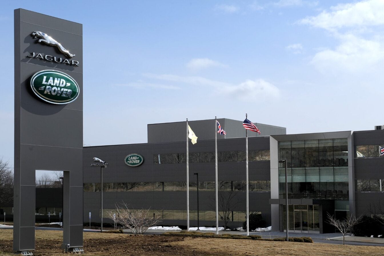 Les bénéfices de Jaguar Land Rover s’effondrent, 4 000 licenciements prévus