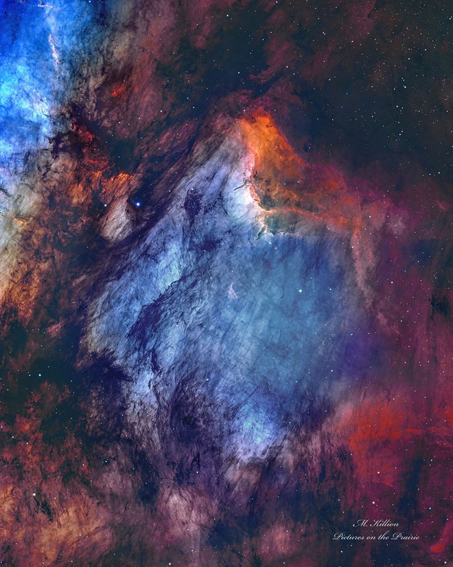 Nebulosa Pellicano, la fabbrica di stelle che cambia forma