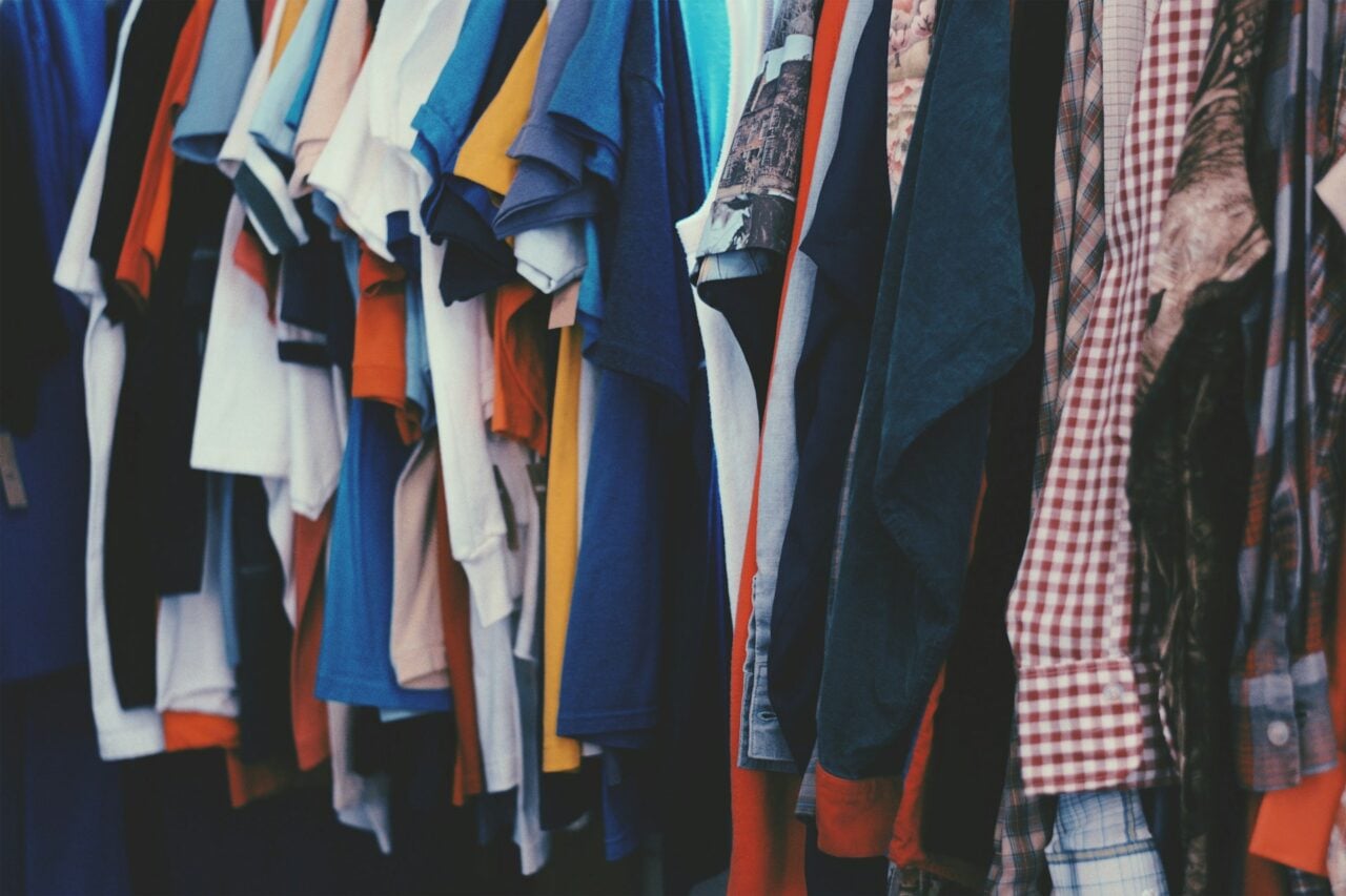 Jusqu’à 19,50 € en plus par vêtement : la nouvelle taxe sur l’ultra-fast fashion entre en application !