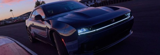 Dodge Charger arriva in Italia, benzina ed elettrica: si parte da 72.000 euro