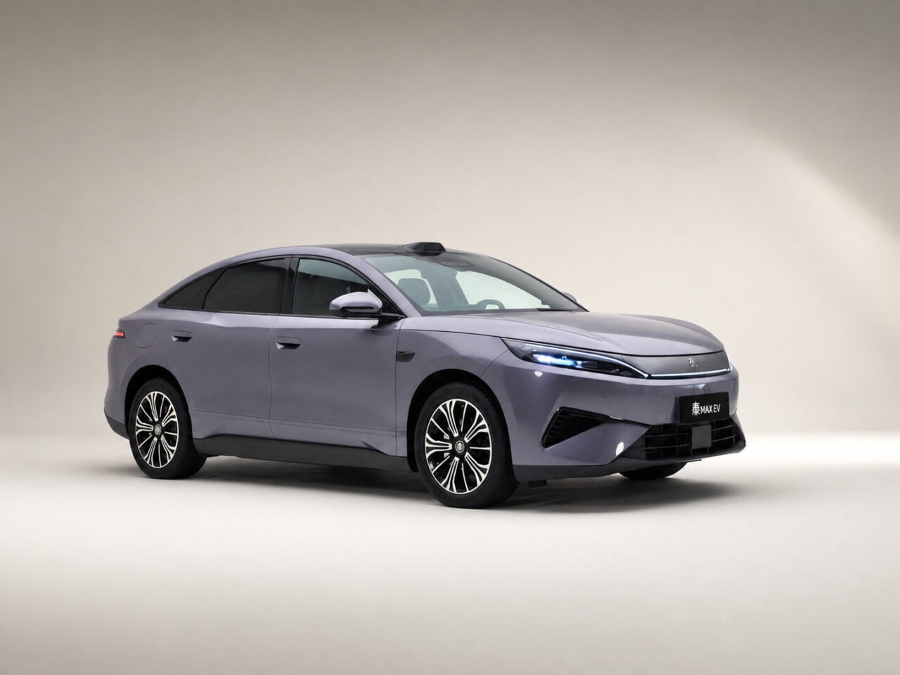 Voiture électrique : la nouvelle BYD Qin Max à 14 000 euros charge en moins de 9 minutes