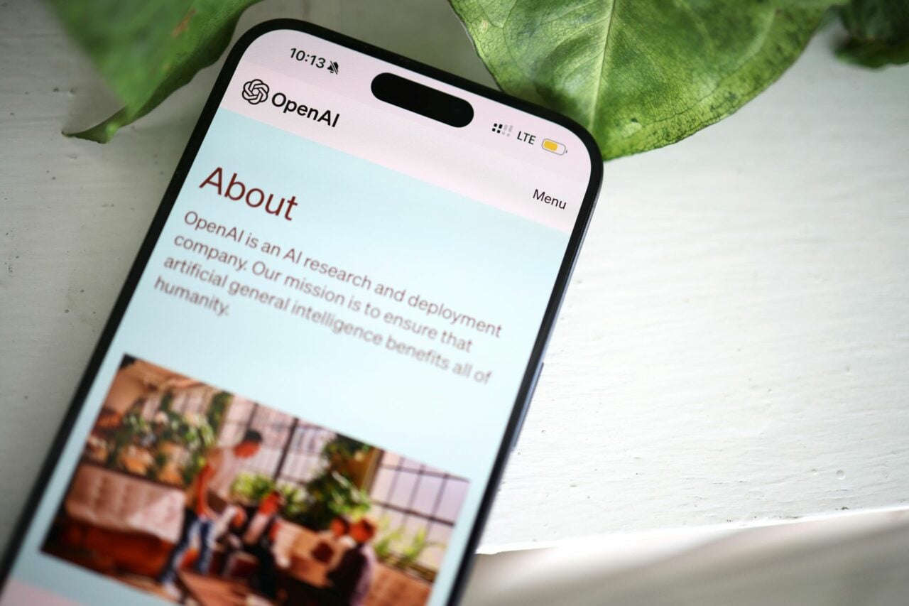 C’est moins cher qu’un iPhone : voici combien le premier appareil dédié à ChatGPT devrait coûter