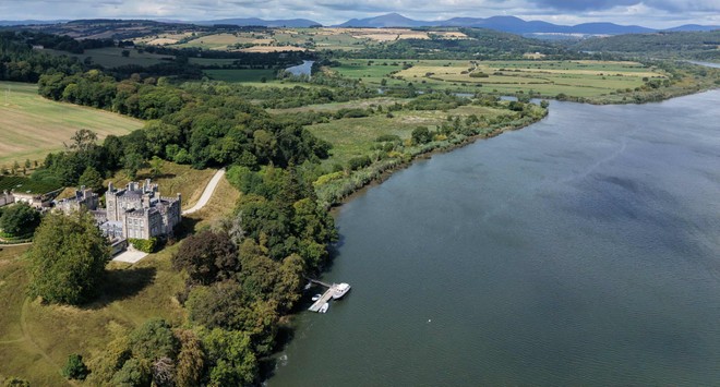 Zuckerberg si compra un castello in Irlanda, un gioiello del 1830