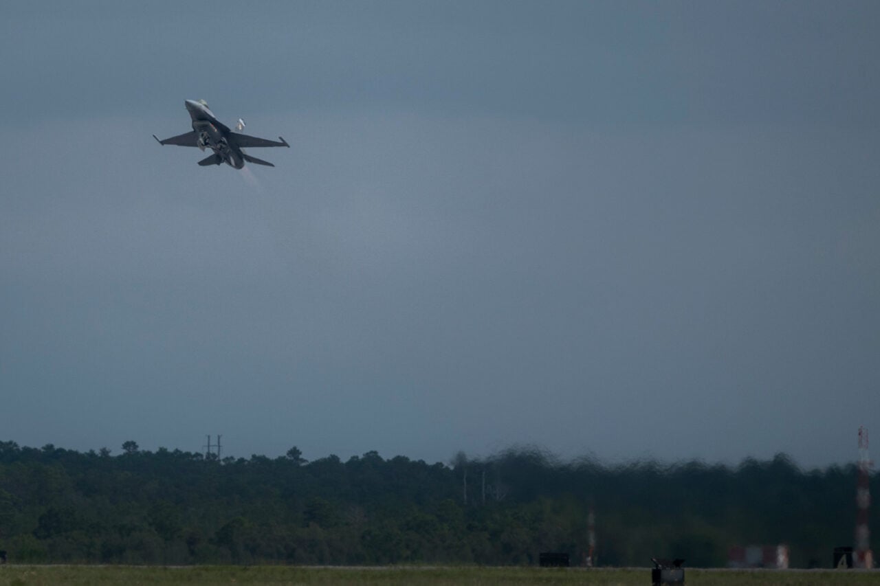 L’Air Force laisse une IA piloter un F-16 et le résultat est surprenant