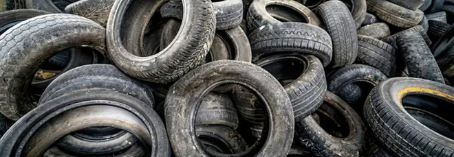 Pneumatici riciclati sotto le strade, l'esperimento per contrastare gelo e fango