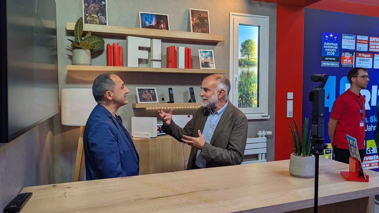 FRITZ! cambia design ai suoi router: arriva il modello con Wi-Fi 7 e doppia porta 2,5G