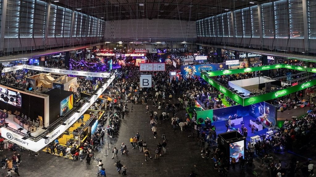 Après avoir attaqué les jeux vidéo, Emmanuel Macron les adore et veut lancer un festival international