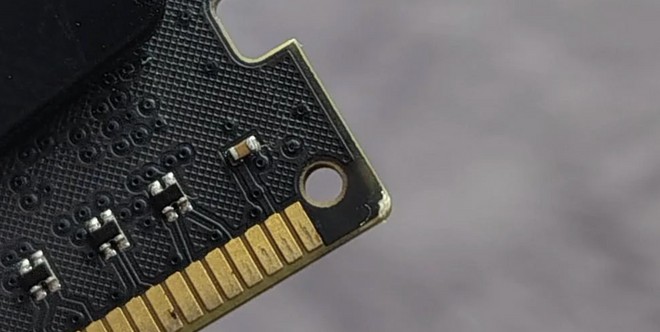 Può una scheggiatura così marginale invalidare la garanzia di un banco di RAM?