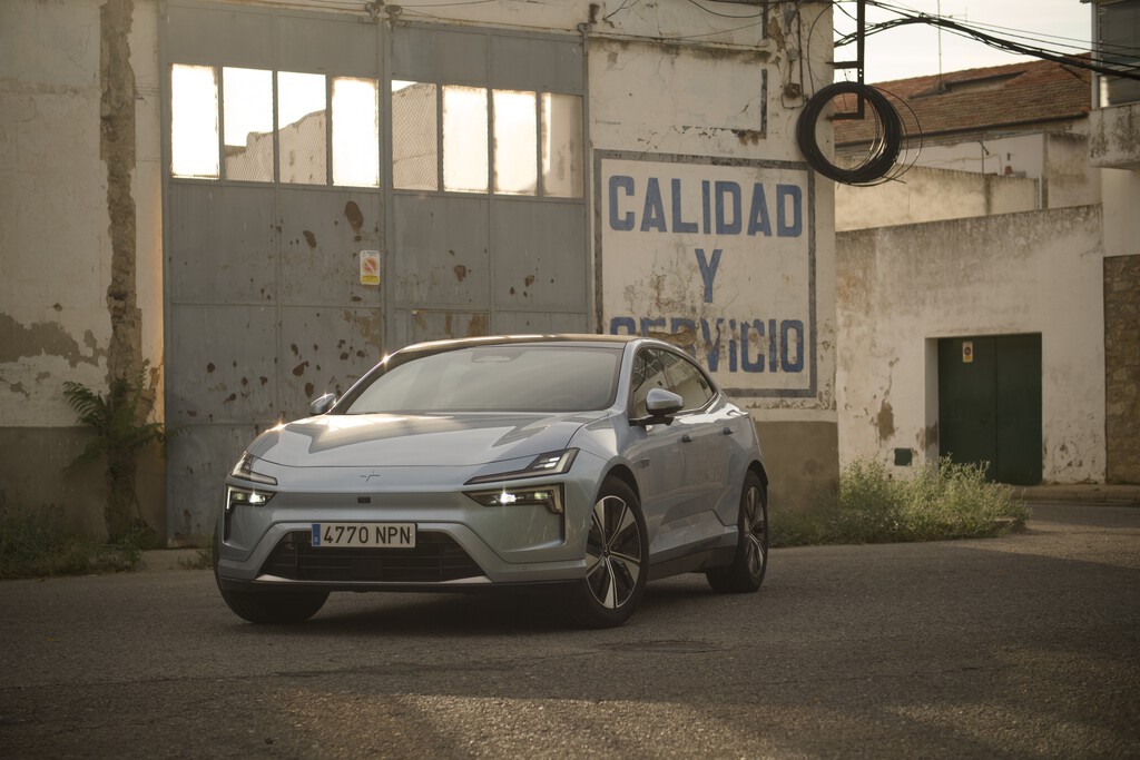 A los mandos del Polestar 4: el coche eléctrico chino con ADN sueco que rompe moldes