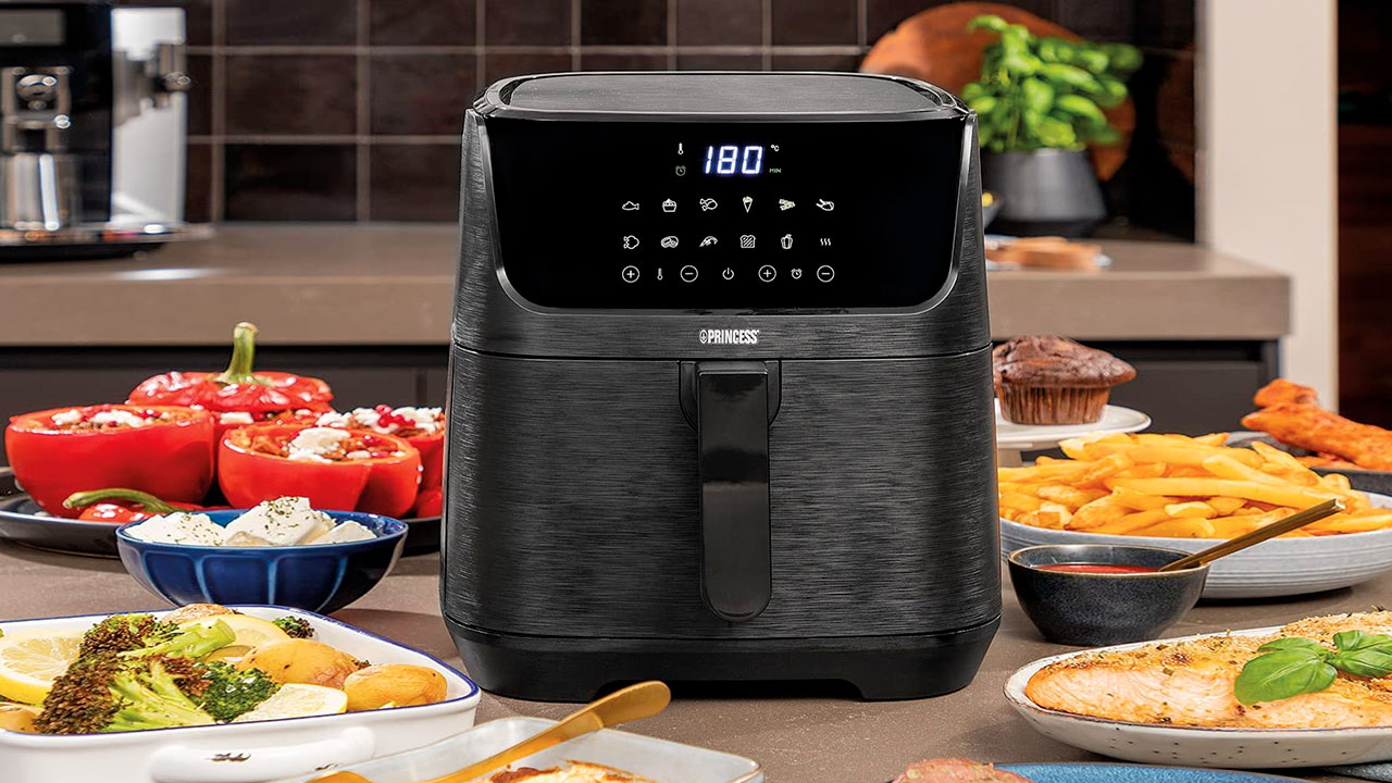 Friggitrici ad aria scontate su Amazon e prezzi che partono da 39: quattro modelli tra cui una COSORI a 84,99 per ogni esigenza di cucina
